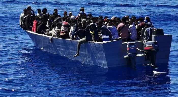 Migranti: Letta, Irini si trasformi in missione Sar