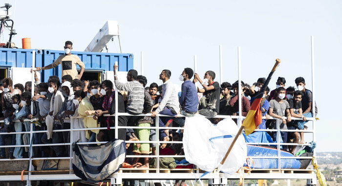 Migranti: Sea Eye, a Pozzallo frasi razziste