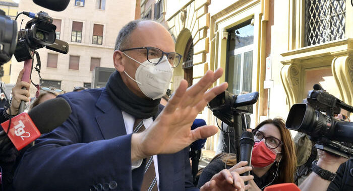 Omofobia: Letta, approvare subito ddl Zan