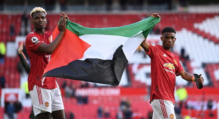 Pogba e Diallo sventolano bandiera Palestina a Old Trafford