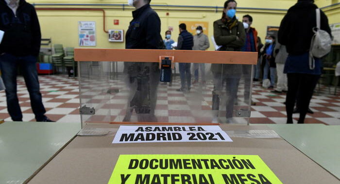 Spagna: seggi aperti a Madrid per le elezioni amministrative