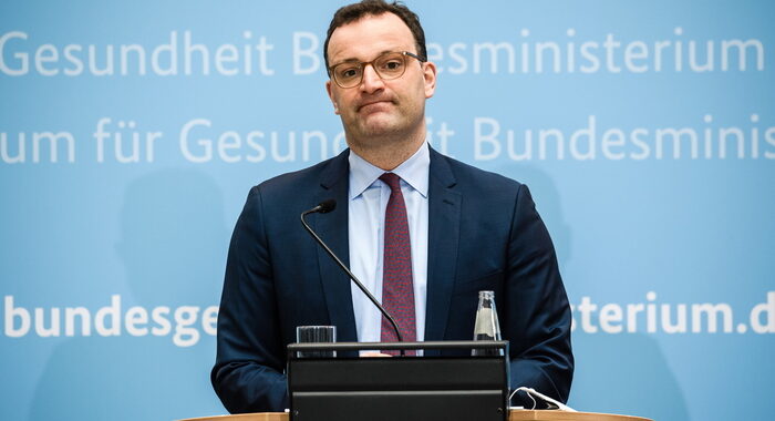 Spahn, in Germania la terza ondata di Covid si è infranta