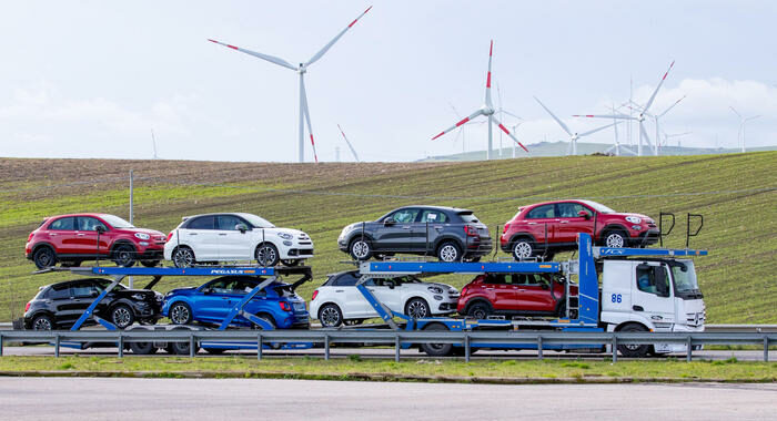 Stellantis: risolti contratti con tutti i dealer in Europa