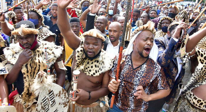 Sudafrica, scelto fra le proteste il nuovo re degli Zulu