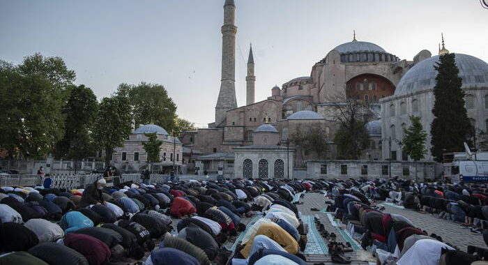 Turchia: fine Ramadan a Santa Sofia dopo 87 anni