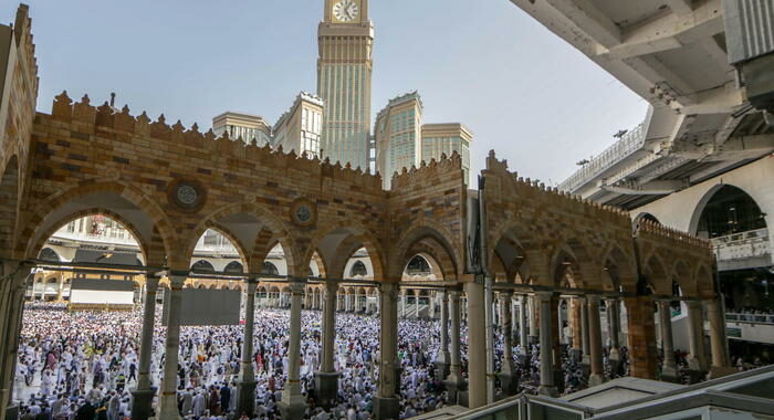 Arabia Saudita: giù volume altoparlanti moschee, polemiche