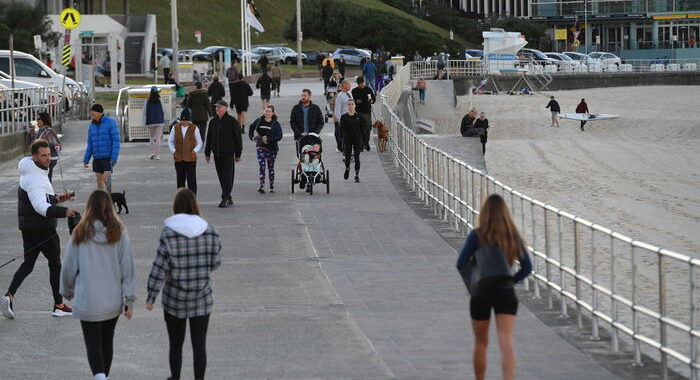 Australia: vice premier senza mascherina a Sydney, multato