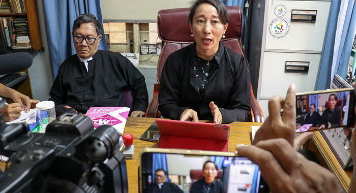 Birmania: Suu Kyi di nuovo accusata di corruzione