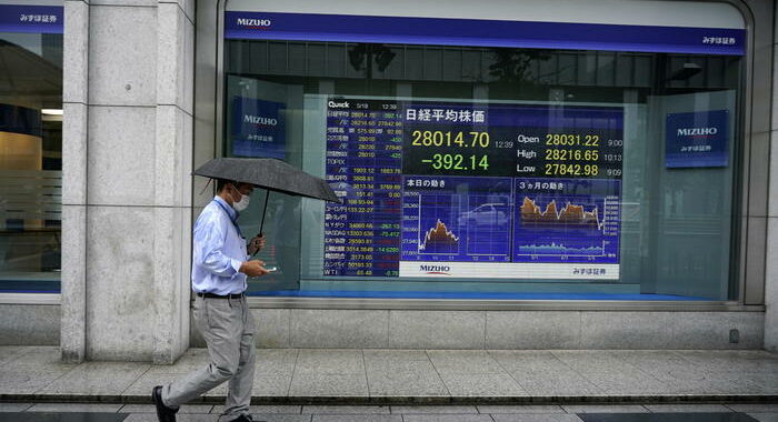 Borsa: a Tokyo apertura in calo (-0,46%)