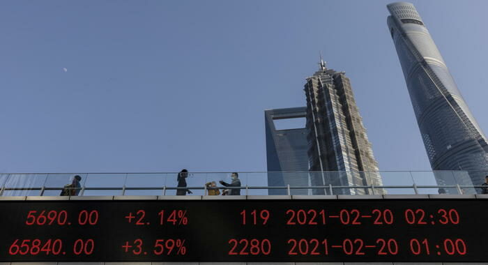 Borsa: Shanghai apre a -0,05%, Shenzhen a -0,06%