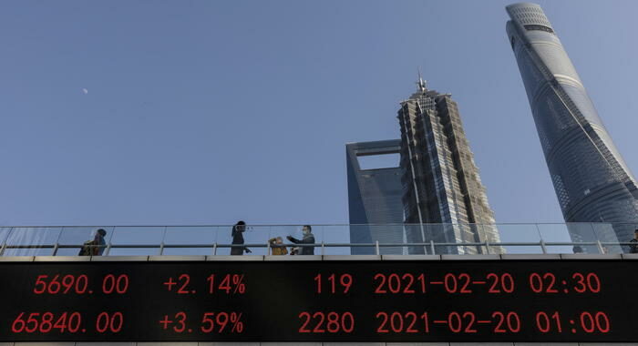 Borsa: Shanghai apre a -0,52%, Shenzhen a -0,37%