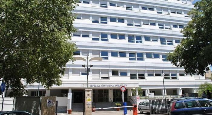 Busta intorno alla testa, bimba sassarese in fin di vita