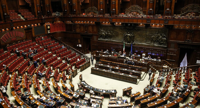 Camera: in Aula si torna a parlare senza mascherina