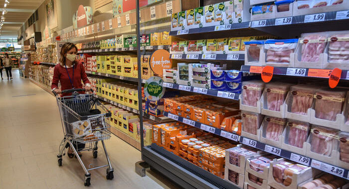 Commercio estero: Istat, export aprile +3,4%, +97% annuo