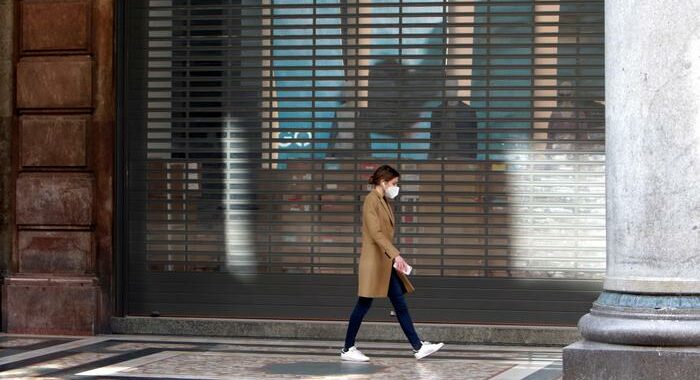 Confcommercio, crollo consumi nel 2020, persi 126 mld euro