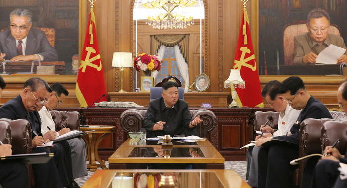 Corea Nord: Kim molto dimagrito, timori per la sua salute
