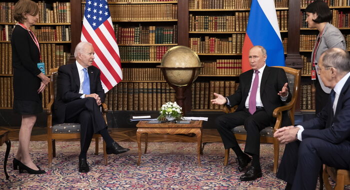 Cremlino, per ora nessun piano nuovo incontro Putin-Biden