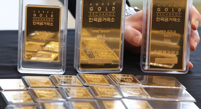 Fed: scivolano materie prime sui mercati, oro -4%