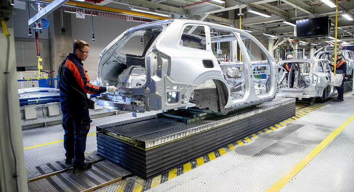 Ferme fabbriche Volvo e Audi in Belgio, mancano i microchip