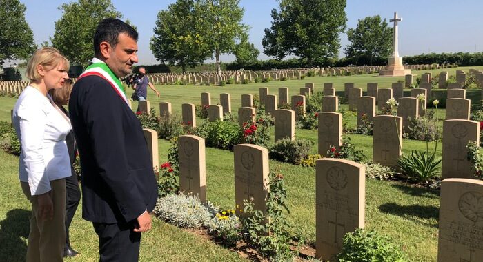 G20:ambasciatrice Regno Unito visita cimitero inglese a Bari