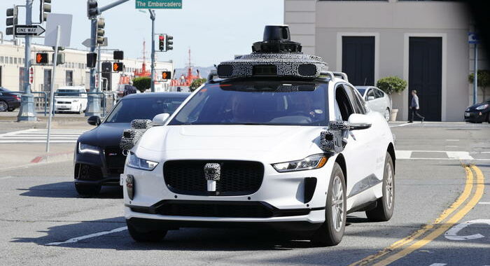 Google Waymo raccoglie 2,5 miliardi per auto autonome