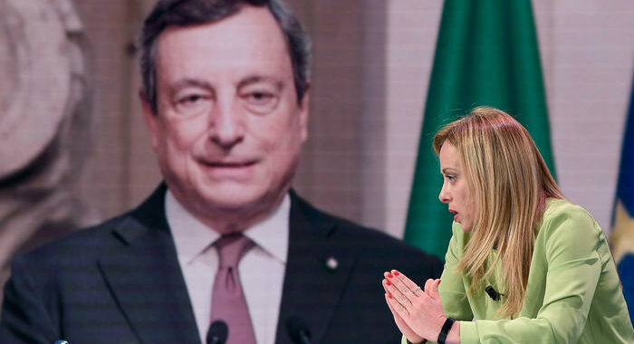 Governo: Meloni a Palazzo Chigi per incontro con Draghi