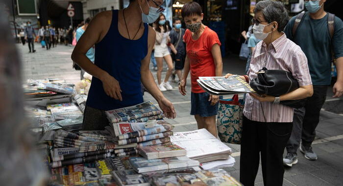 Hong Kong: a ruba le 500mila copie dell’Apple Daily