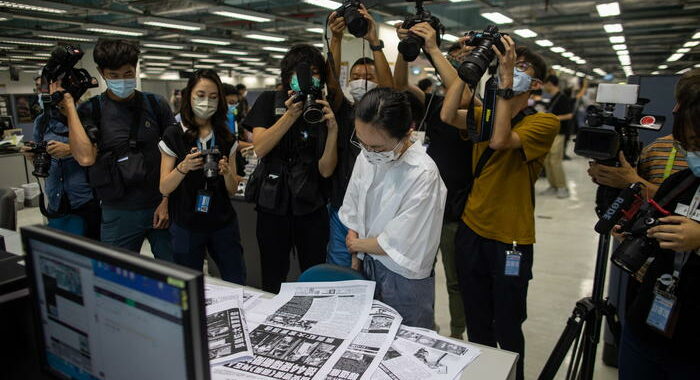 Hong Kong: legge sicurezza, accusati 2 dirigenti Apple Daily