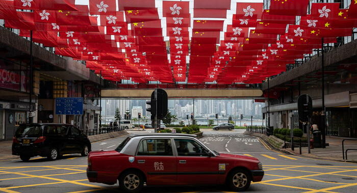 Hong Kong: polizia vieta marcia pro-democrazia primo luglio