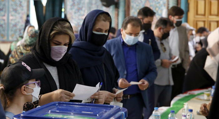 In Iran chiusi i seggi per le elezioni presidenziali