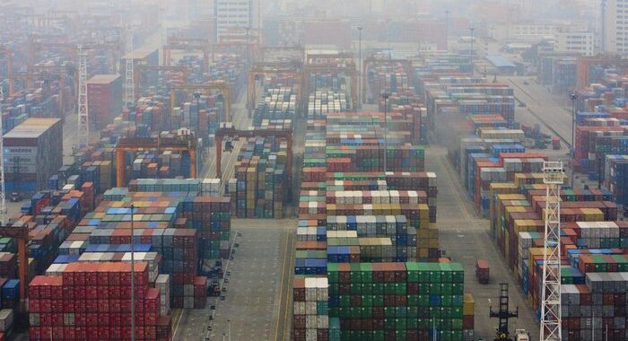 Ingorgo nei porti cinesi minaccia per commercio globale