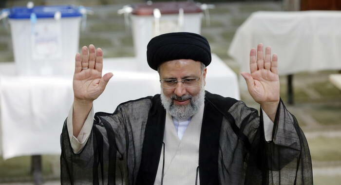 Iran: rivali riconoscono vittoria ultraconservatore Raisi