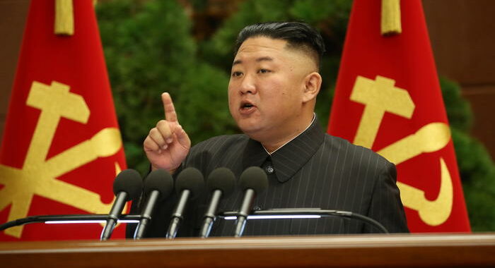 Kim rimuove funzionari per grave incidente legato a Covid