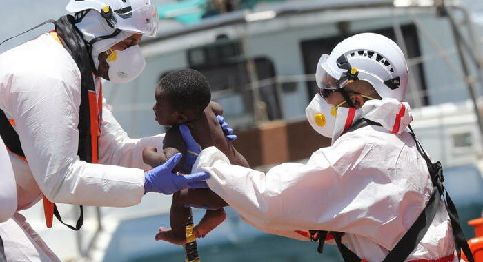Migranti: bozza Ue, piani azione con Paesi Terzi in autunno