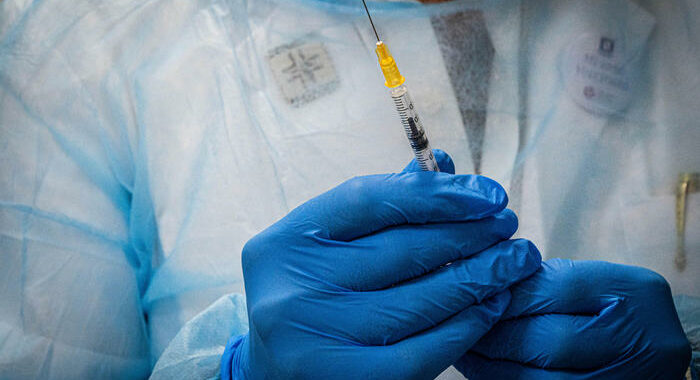 Oms, poche vaccinazioni in Europa, rischio ripresa Covid