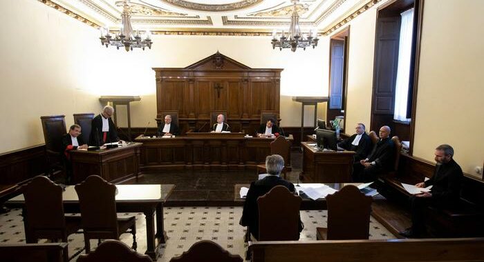 Papa riforma norme penali, misericordia ma anche correzione