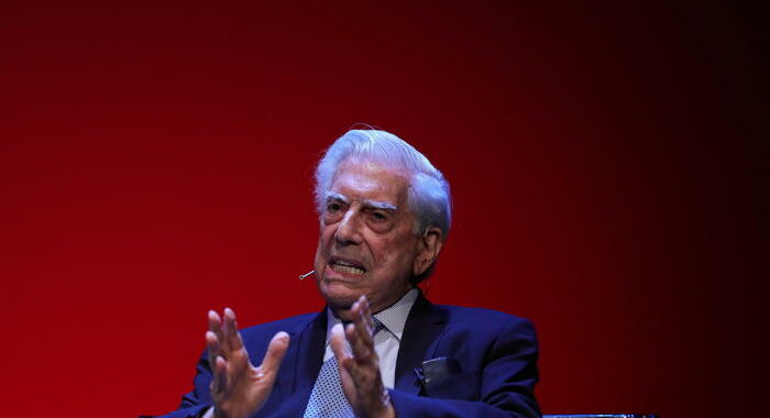 Perù: Vargas Llosa, ‘irresponsabile chi ha votato Castillo’