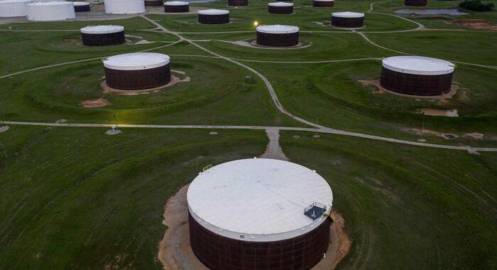 Petrolio: prezzo sale ancora, Wti a 72,51 dollari al barile