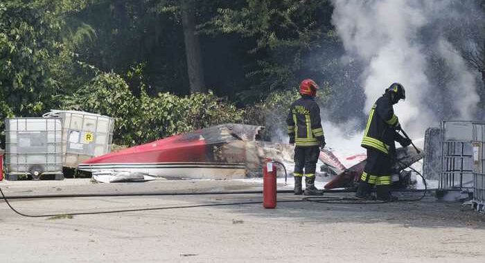 Piccolo aereo precipita a Padova, morto il pilota