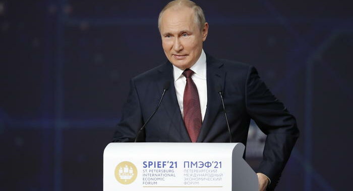 Putin, finiti i lavori sulla prima linea del Nord Stream 2