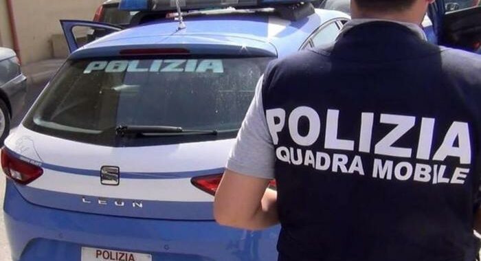 Ragazza 15enne denuncia stupro di gruppo a Rimini