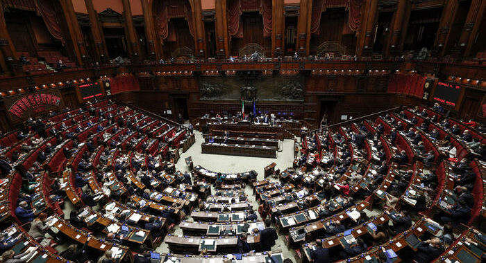 Riforme: Pd lancia norma anti cambio casacca in Parlamento