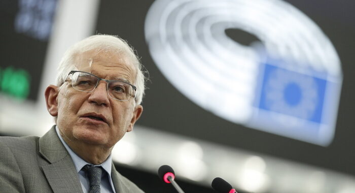 Russia: Borrell, parli con Ue non con singoli Stati membri