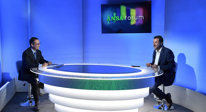 Salvini, dare poteri speciali e commissariali a sindaci