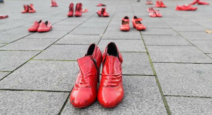 Shock in Spagna per casi di violenza contro donne e minori