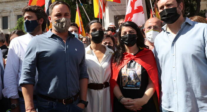 Spagna: opposizione, faremo ricorso su indulto a separatisti