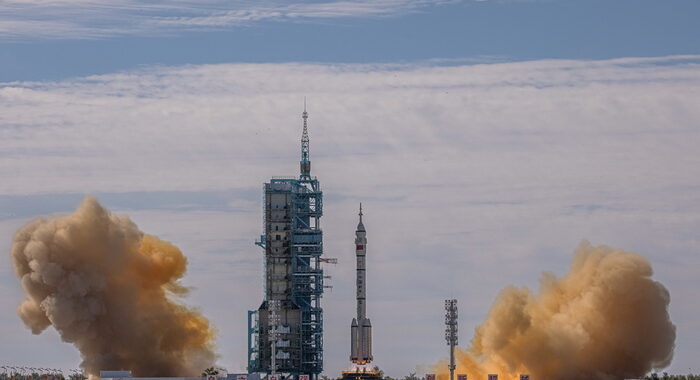 Spazio, partiti i 3 astronauti cinesi per il modulo Tianhe