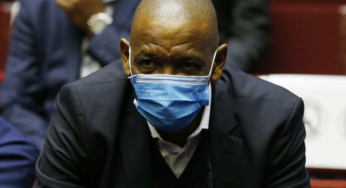Sudafrica: ex presidente Zuma condannato a 15 mesi carcere