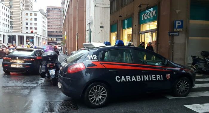 Trovato uomo morto in pineta a Genova, ha ferita alla testa