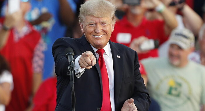 Trump: ‘Covid usato per rubare elezioni, ma nel 2022 torneremo’